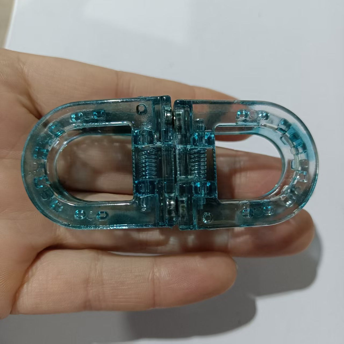 The Magnetic Flat Claw